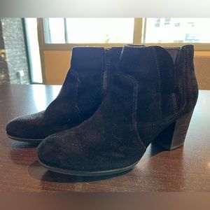 Clarks Ankle Zip Booties - 10 regular